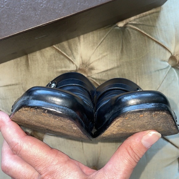 Authentic Gucci shoes - Picture 10 of 16